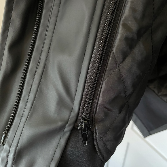 Raincoat, Windbreaker - Picture 7 of 9